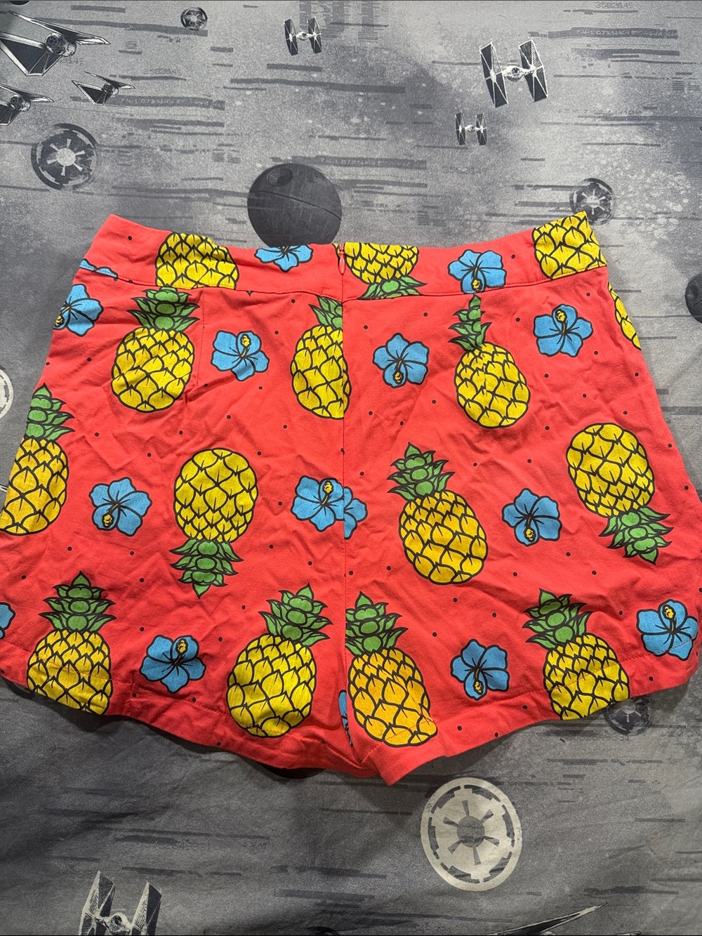 SOURPUSS TIKI PINEAPPLE PRINT SWEETIE PIE SHORTS SZ XL EUC - Picture 4 of 9